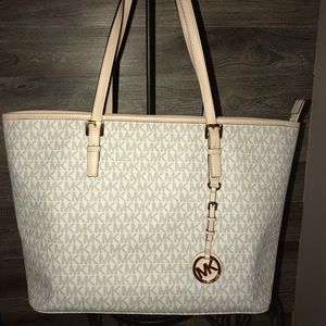 🔥🔥❤️❤️ Michael Kors Sig Tote- NWOT
